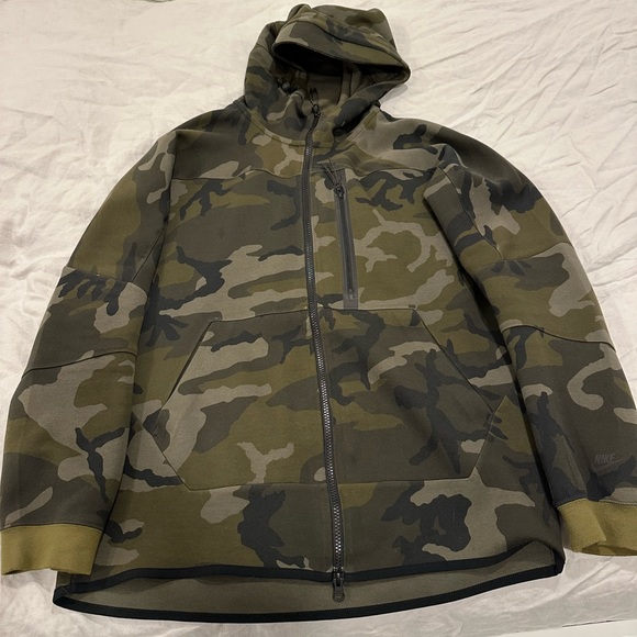Nike men’s camouflage jacket - Picture 1 of 2